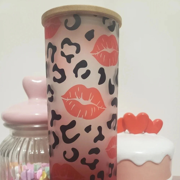 25oz skinny frosted glass tumbler with red lips and leopard print valentines day - Picture 2 of 4